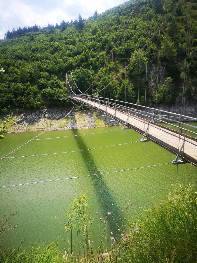 Drveni Raj Uvac * Sjenica